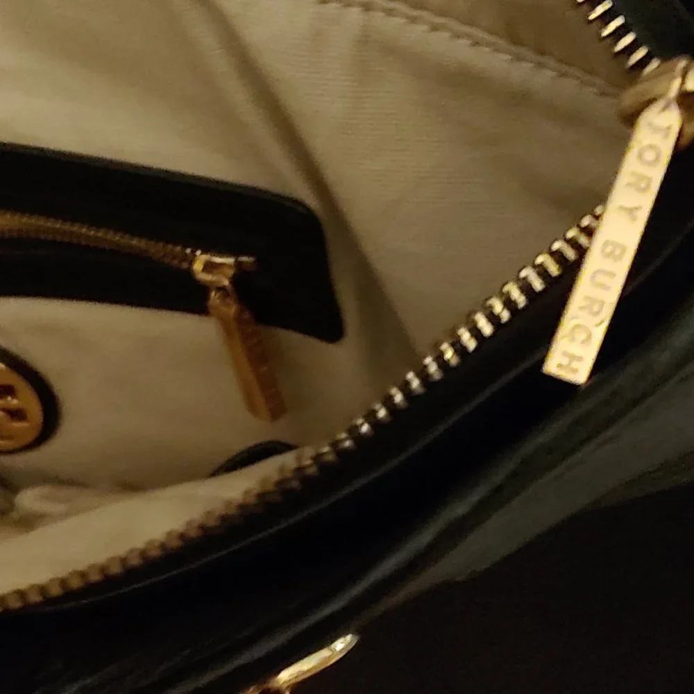Tory Burch Jaden Horsebit Large Black Leather Zippered Tote Logo - Picture 6 of 11